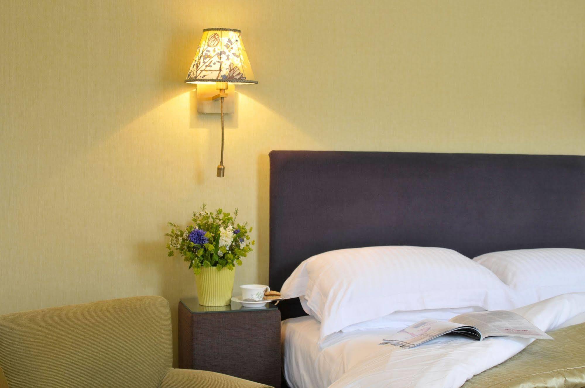 Host & Stay - The Raven Hotel Much Wenlock Eksteriør bilde